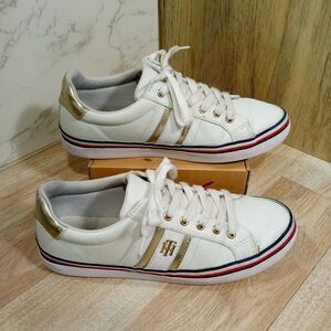 TOMMY HILFIGER SHOE White Womens 9‎ M Fenti